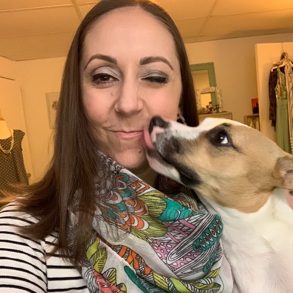 Meet your Posher, Lindsey - Picture 2 of 5